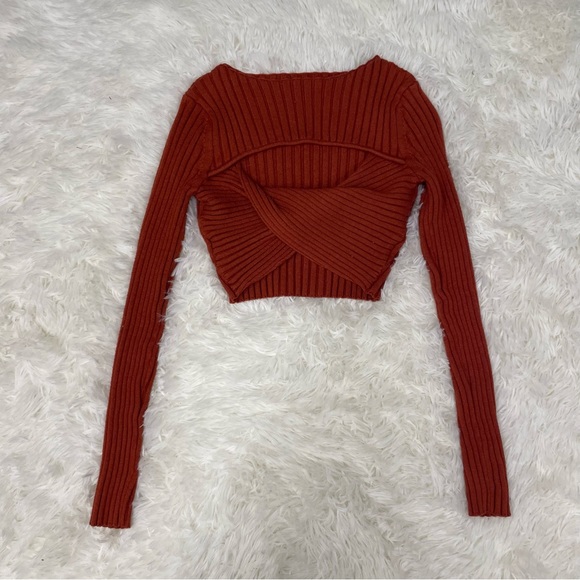 🚨SOLD🚨Urban Outfitters Tayla Twist-Front Cutout Ribbed Knit Sweater Top - Picture 4 of 7